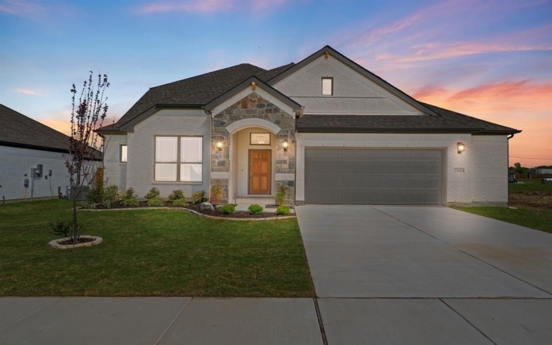 1940 Nightfall Drive, Venus, TX 76084, 5 Bedrooms Bedrooms, ,3 BathroomsBathrooms,Residential,For Sale,1940 Nightfall Drive,20905339
