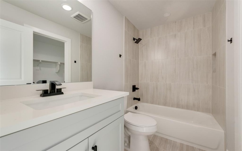 6810 Windward View Drive, Rowlett, TX 75088, 4 Bedrooms Bedrooms, ,3 BathroomsBathrooms,Residential,For Sale,6810 Windward View Drive,20905378