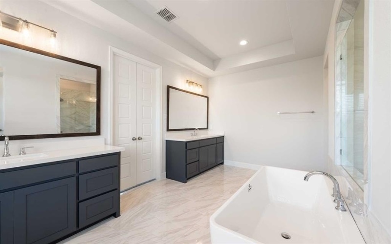 10480 Gray Hills Drive, Fort Worth, TX 76126, 4 Bedrooms Bedrooms, ,3 BathroomsBathrooms,Residential,For Sale,10480 Gray Hills Drive,20926774