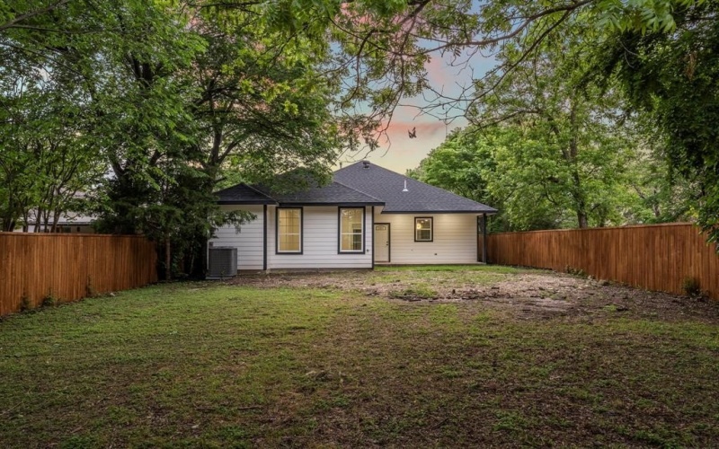 518 S Cockrell Hill Road, Cockrell Hill, TX 75211, 3 Bedrooms Bedrooms, ,2 BathroomsBathrooms,Residential,For Sale,518 S Cockrell Hill Road,20920717