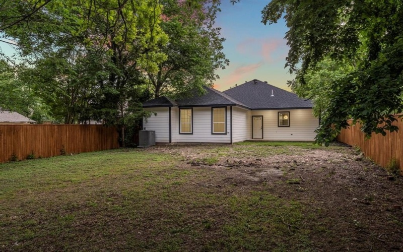518 S Cockrell Hill Road, Cockrell Hill, TX 75211, 3 Bedrooms Bedrooms, ,2 BathroomsBathrooms,Residential,For Sale,518 S Cockrell Hill Road,20920717