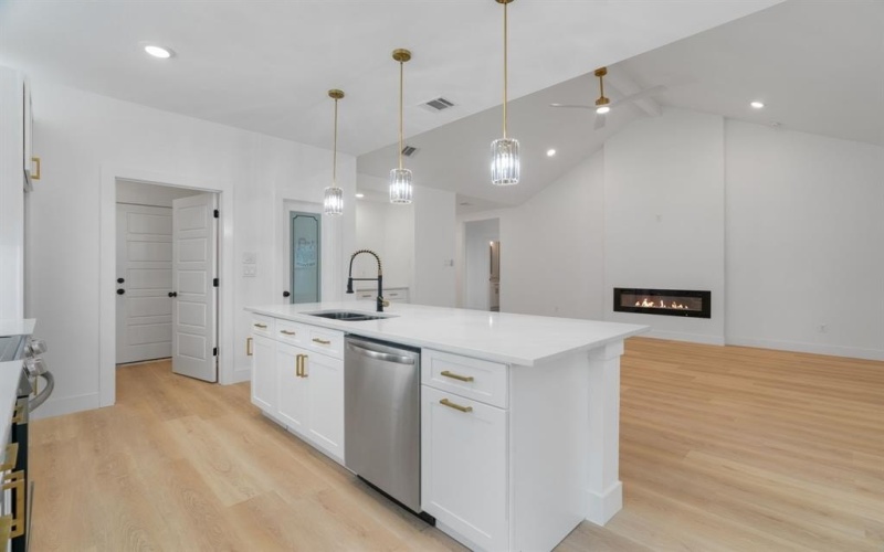 5120 Draper Street, Fort Worth, TX 76105, 3 Bedrooms Bedrooms, ,2 BathroomsBathrooms,Residential,For Sale,5120 Draper Street,20921585