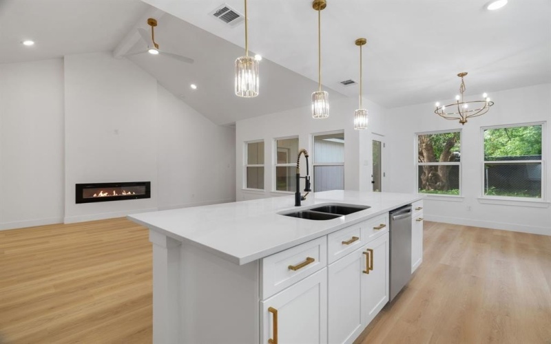 5120 Draper Street, Fort Worth, TX 76105, 3 Bedrooms Bedrooms, ,2 BathroomsBathrooms,Residential,For Sale,5120 Draper Street,20921585