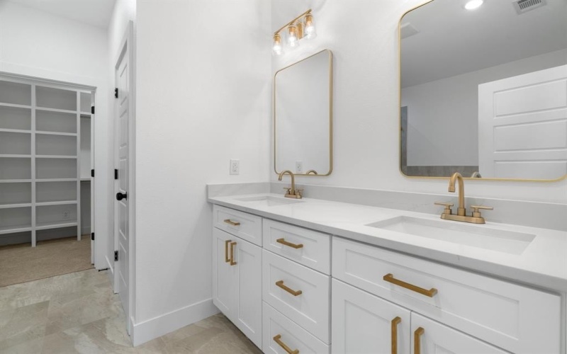 5120 Draper Street, Fort Worth, TX 76105, 3 Bedrooms Bedrooms, ,2 BathroomsBathrooms,Residential,For Sale,5120 Draper Street,20921585