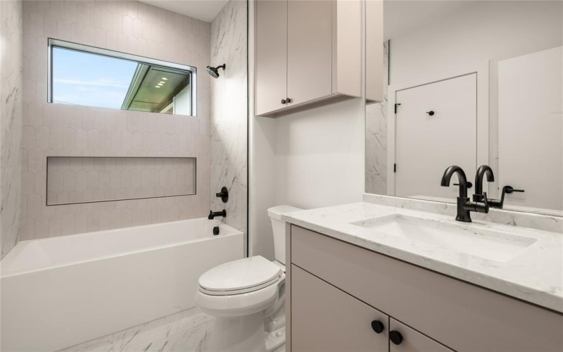 9834 Shoreview Road, Dallas, TX 75238, 5 Bedrooms Bedrooms, ,6 BathroomsBathrooms,Residential,For Sale,9834 Shoreview Road,20919864