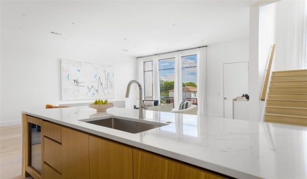 610 N Oak Cliff Boulevard #205, Dallas, TX 75208, 3 Habitaciones Habitaciones , ,3 BañosBaños,Residential,En Venta,610 N Oak Cliff Boulevard,20928303