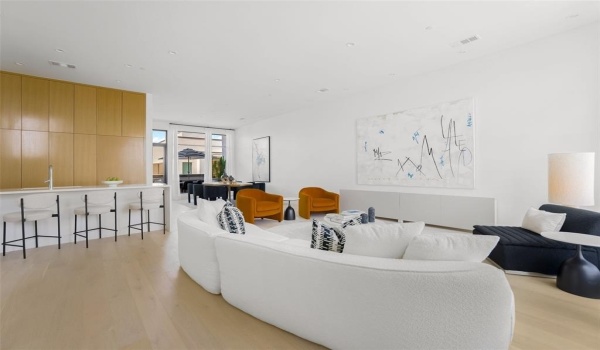 610 N Oak Cliff Boulevard #205, Dallas, TX 75208, 3 Habitaciones Habitaciones , ,3 BañosBaños,Residential,En Venta,610 N Oak Cliff Boulevard,20928303