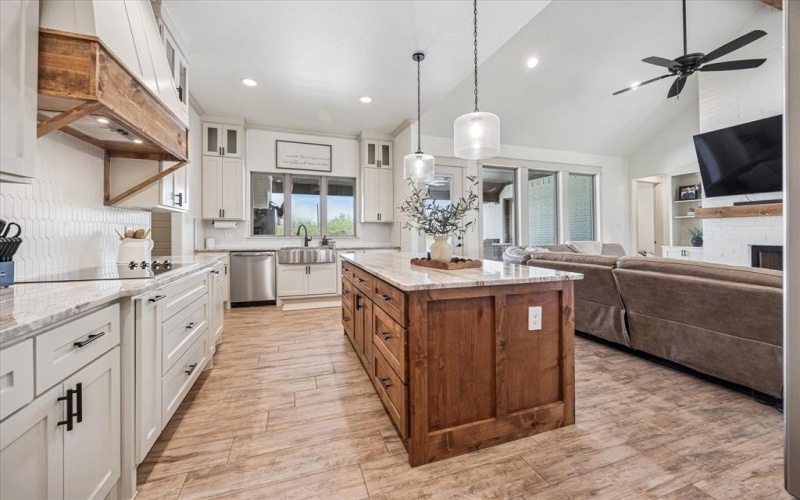 2028 Carrie Court, Weatherford, TX 76088, 4 Habitaciones Habitaciones , ,3 BañosBaños,Residential,En Venta,2028 Carrie Court,20928334