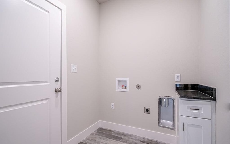 2100 Salina Circle, Granbury, TX 76048, 3 Bedrooms Bedrooms, ,2 BathroomsBathrooms,Residential,For Sale,2100 Salina Circle,20934018