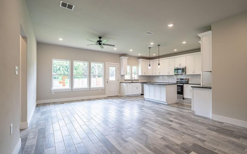 2100 Salina Circle, Granbury, TX 76048, 3 Bedrooms Bedrooms, ,2 BathroomsBathrooms,Residential,For Sale,2100 Salina Circle,20934018