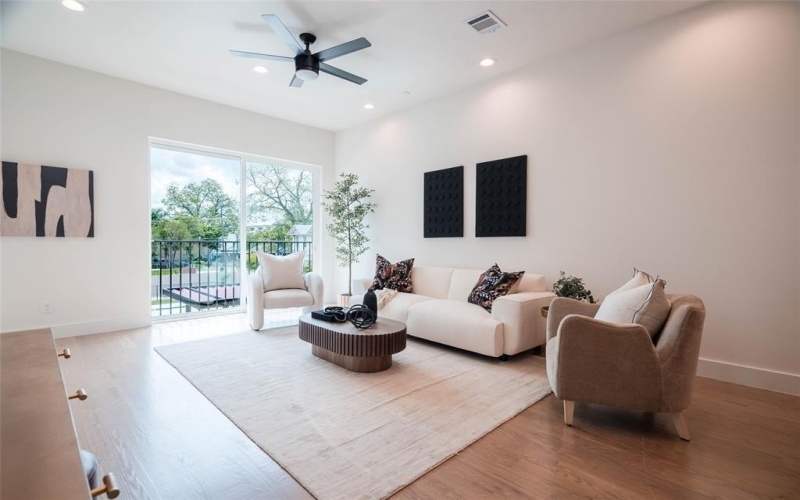4517 Munger Avenue #104, Dallas, TX 75204, 2 Bedrooms Bedrooms, ,2 BathroomsBathrooms,Residential,For Sale,4517 Munger Avenue,20934226