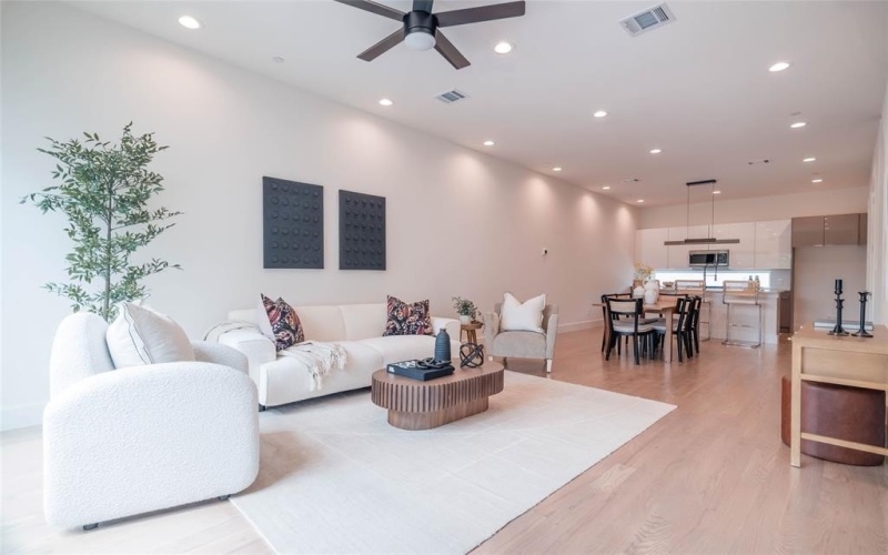 4517 Munger Avenue #104, Dallas, TX 75204, 2 Bedrooms Bedrooms, ,2 BathroomsBathrooms,Residential,For Sale,4517 Munger Avenue,20934226
