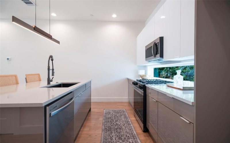 4517 Munger Avenue #104, Dallas, TX 75204, 2 Bedrooms Bedrooms, ,2 BathroomsBathrooms,Residential,For Sale,4517 Munger Avenue,20934226