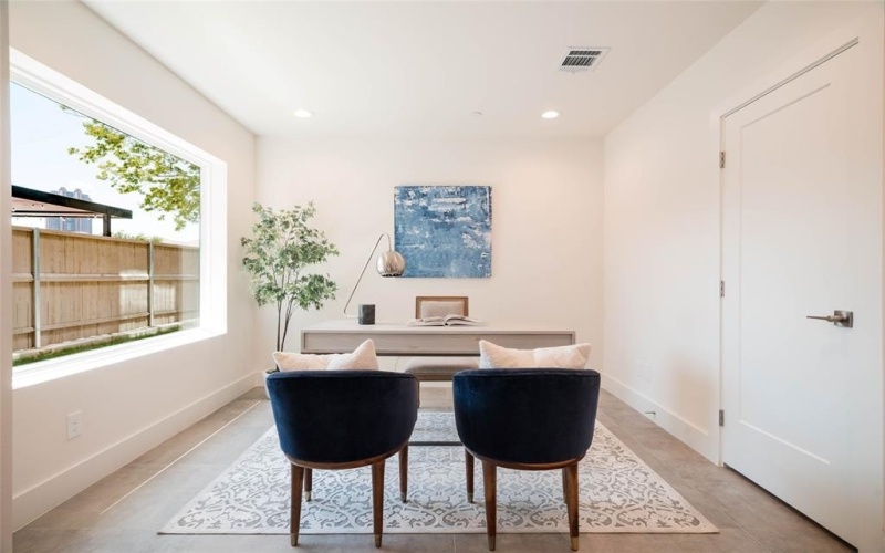 4517 Munger Avenue #104, Dallas, TX 75204, 2 Bedrooms Bedrooms, ,2 BathroomsBathrooms,Residential,For Sale,4517 Munger Avenue,20934226