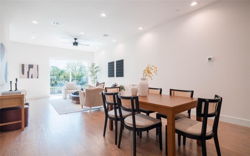4517 Munger Avenue #104, Dallas, TX 75204, 2 Bedrooms Bedrooms, ,2 BathroomsBathrooms,Residential,For Sale,4517 Munger Avenue,20934226