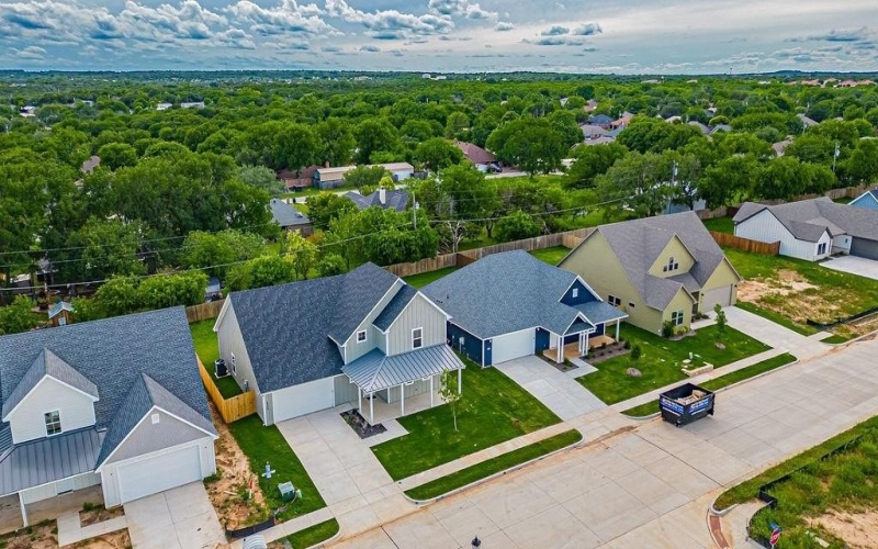2048 Salina Circle, Granbury, TX 76048, 4 Bedrooms Bedrooms, ,3 BathroomsBathrooms,Residential,For Sale,2048 Salina Circle,20935469