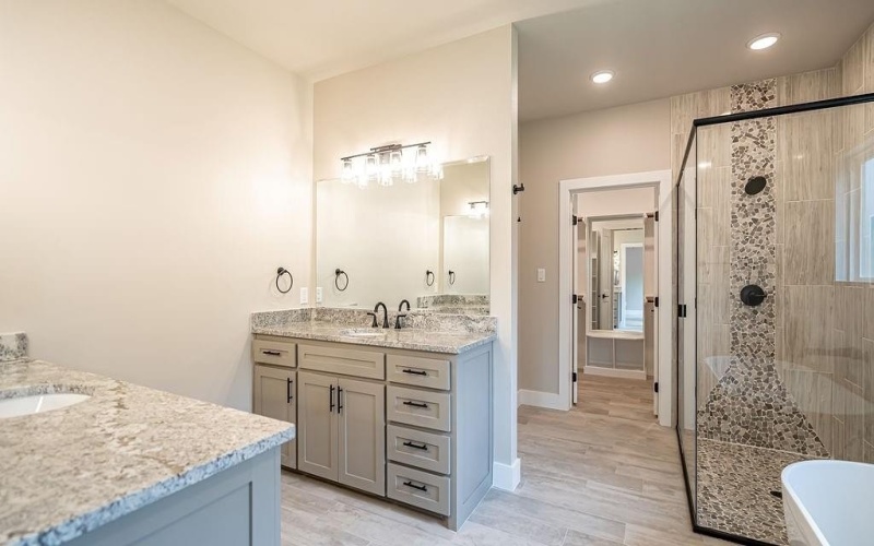 2204 Salina Circle, Granbury, TX 76048, 4 Bedrooms Bedrooms, ,3 BathroomsBathrooms,Residential,For Sale,2204 Salina Circle,20935788