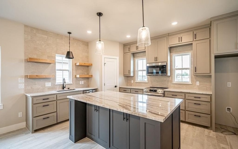 2204 Salina Circle, Granbury, TX 76048, 4 Bedrooms Bedrooms, ,3 BathroomsBathrooms,Residential,For Sale,2204 Salina Circle,20935788