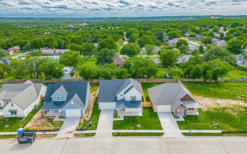 2204 Salina Circle, Granbury, TX 76048, 4 Bedrooms Bedrooms, ,3 BathroomsBathrooms,Residential,For Sale,2204 Salina Circle,20935788