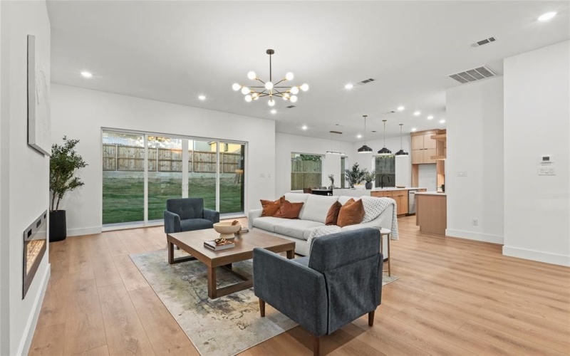 426 Avenue E, Dallas, TX 75203, 4 Bedrooms Bedrooms, ,5 BathroomsBathrooms,Residential,For Sale,426 Avenue E,20935823