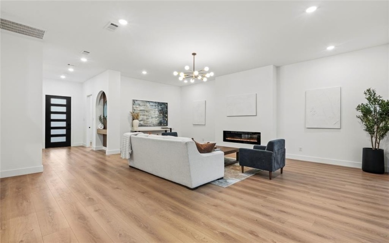 426 Avenue E, Dallas, TX 75203, 4 Bedrooms Bedrooms, ,5 BathroomsBathrooms,Residential,For Sale,426 Avenue E,20935823