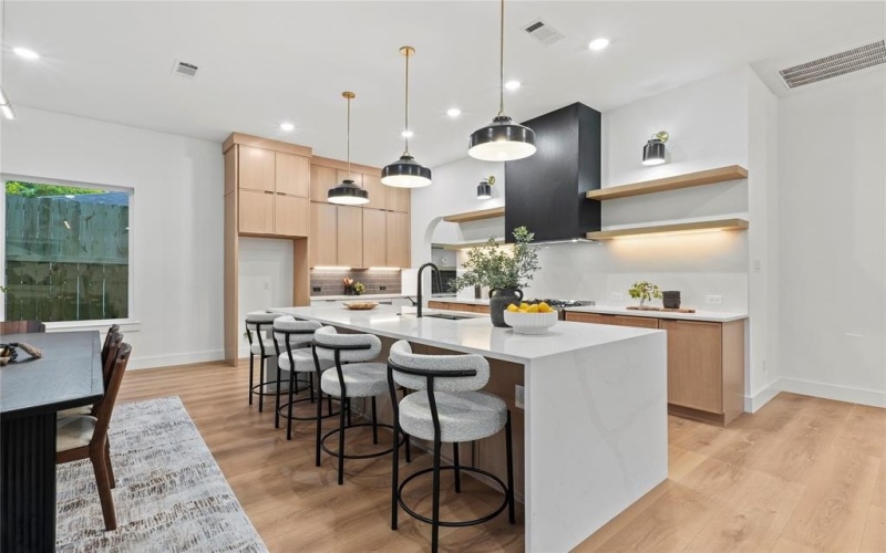 426 Avenue E, Dallas, TX 75203, 4 Bedrooms Bedrooms, ,5 BathroomsBathrooms,Residential,For Sale,426 Avenue E,20935823