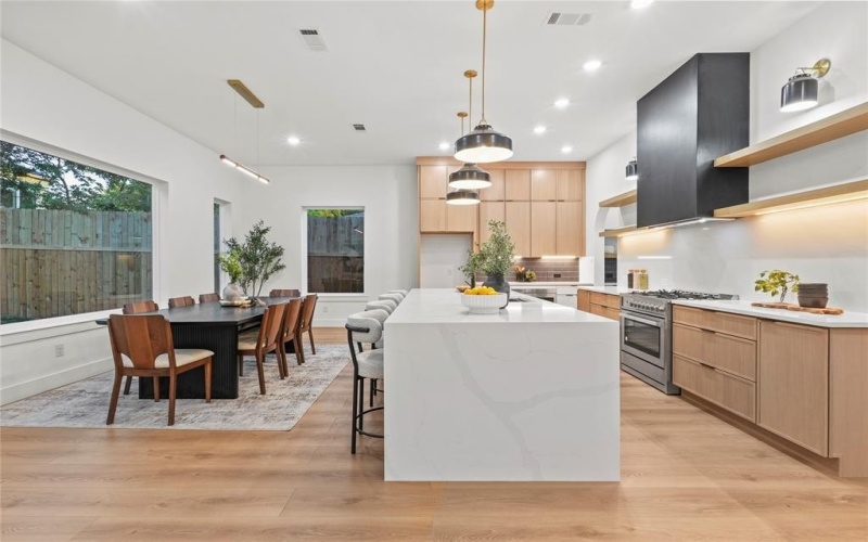 426 Avenue E, Dallas, TX 75203, 4 Bedrooms Bedrooms, ,5 BathroomsBathrooms,Residential,For Sale,426 Avenue E,20935823