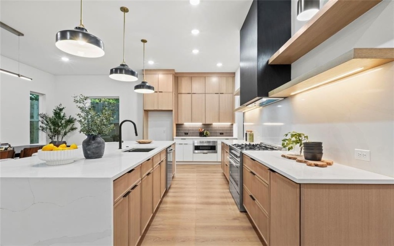426 Avenue E, Dallas, TX 75203, 4 Bedrooms Bedrooms, ,5 BathroomsBathrooms,Residential,For Sale,426 Avenue E,20935823
