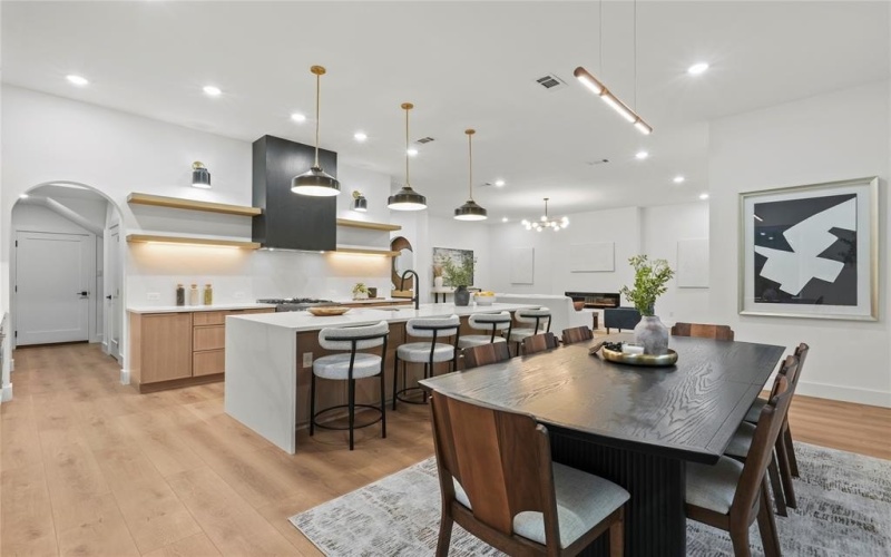 426 Avenue E, Dallas, TX 75203, 4 Bedrooms Bedrooms, ,5 BathroomsBathrooms,Residential,For Sale,426 Avenue E,20935823