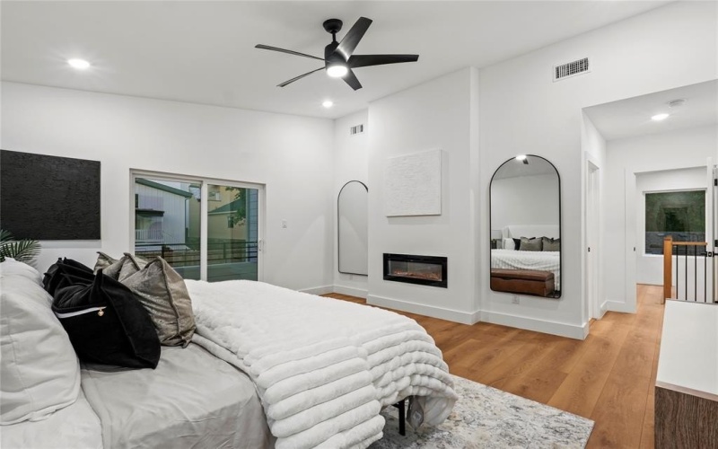426 Avenue E, Dallas, TX 75203, 4 Bedrooms Bedrooms, ,5 BathroomsBathrooms,Residential,For Sale,426 Avenue E,20935823
