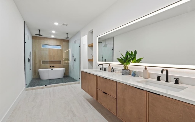 426 Avenue E, Dallas, TX 75203, 4 Bedrooms Bedrooms, ,5 BathroomsBathrooms,Residential,For Sale,426 Avenue E,20935823