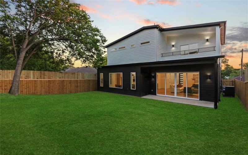 426 Avenue E, Dallas, TX 75203, 4 Bedrooms Bedrooms, ,5 BathroomsBathrooms,Residential,For Sale,426 Avenue E,20935823