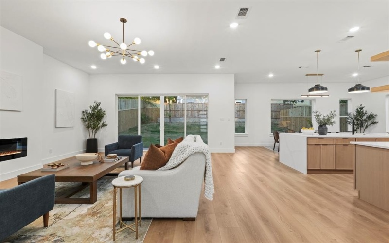 426 Avenue E, Dallas, TX 75203, 4 Bedrooms Bedrooms, ,5 BathroomsBathrooms,Residential,For Sale,426 Avenue E,20935823