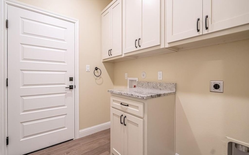 2104 Salina Circle, Granbury, TX 76048, 3 Bedrooms Bedrooms, ,2 BathroomsBathrooms,Residential,For Sale,2104 Salina Circle,20935841