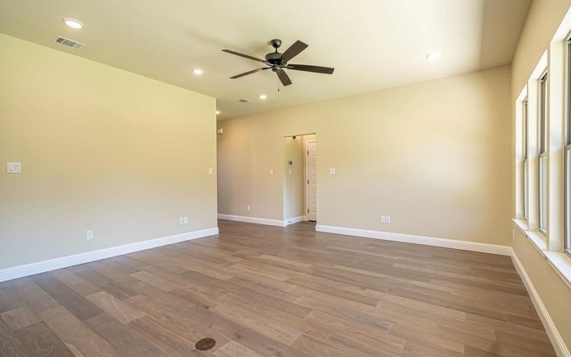 2104 Salina Circle, Granbury, TX 76048, 3 Bedrooms Bedrooms, ,2 BathroomsBathrooms,Residential,For Sale,2104 Salina Circle,20935841