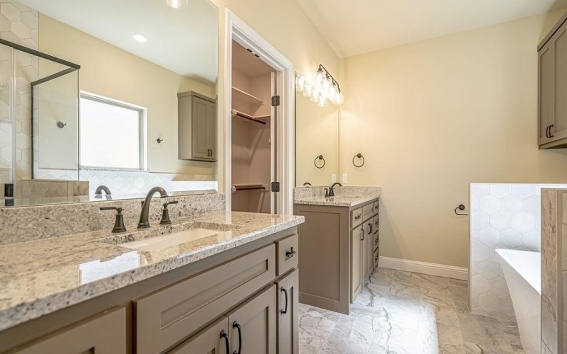 2104 Salina Circle, Granbury, TX 76048, 3 Bedrooms Bedrooms, ,2 BathroomsBathrooms,Residential,For Sale,2104 Salina Circle,20935841