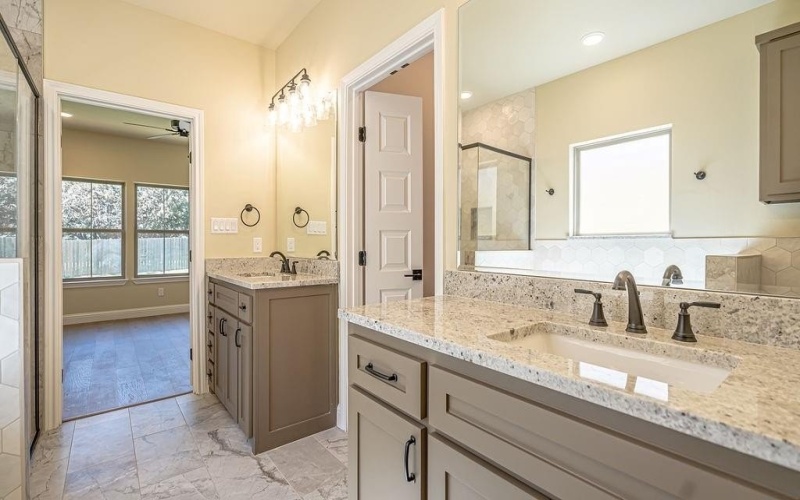 2104 Salina Circle, Granbury, TX 76048, 3 Bedrooms Bedrooms, ,2 BathroomsBathrooms,Residential,For Sale,2104 Salina Circle,20935841