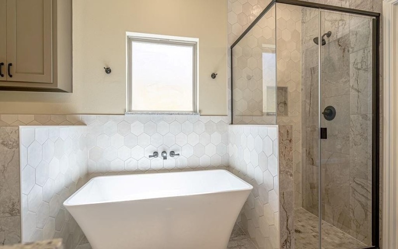 2104 Salina Circle, Granbury, TX 76048, 3 Bedrooms Bedrooms, ,2 BathroomsBathrooms,Residential,For Sale,2104 Salina Circle,20935841