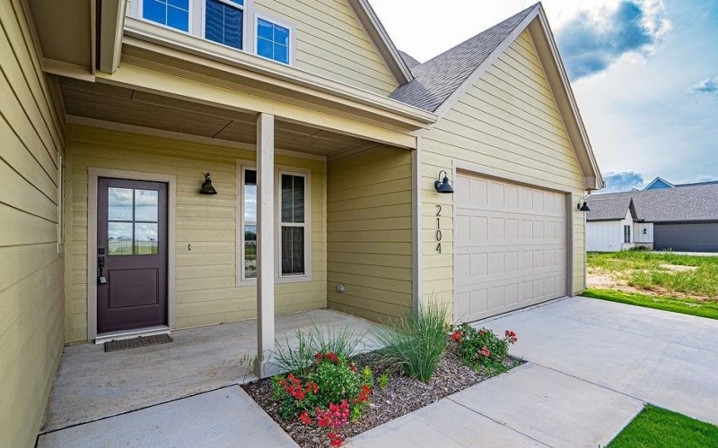 2104 Salina Circle, Granbury, TX 76048, 3 Bedrooms Bedrooms, ,2 BathroomsBathrooms,Residential,For Sale,2104 Salina Circle,20935841