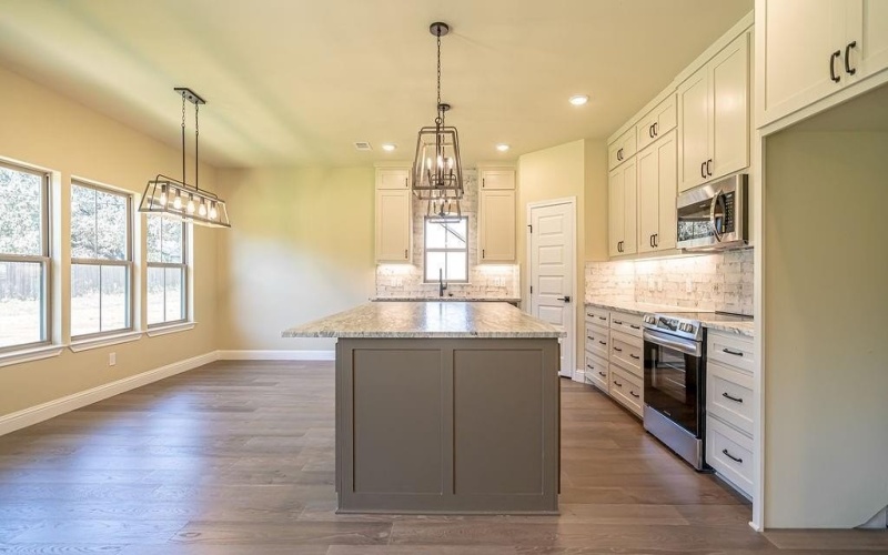 2104 Salina Circle, Granbury, TX 76048, 3 Bedrooms Bedrooms, ,2 BathroomsBathrooms,Residential,For Sale,2104 Salina Circle,20935841