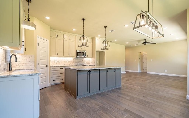 2104 Salina Circle, Granbury, TX 76048, 3 Bedrooms Bedrooms, ,2 BathroomsBathrooms,Residential,For Sale,2104 Salina Circle,20935841
