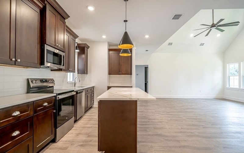 2112 Salina Circle, Granbury, TX 76048, 3 Bedrooms Bedrooms, ,2 BathroomsBathrooms,Residential,For Sale,2112 Salina Circle,20935955