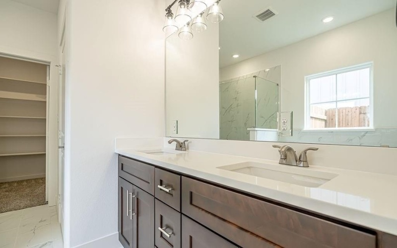 2112 Salina Circle, Granbury, TX 76048, 3 Bedrooms Bedrooms, ,2 BathroomsBathrooms,Residential,For Sale,2112 Salina Circle,20935955