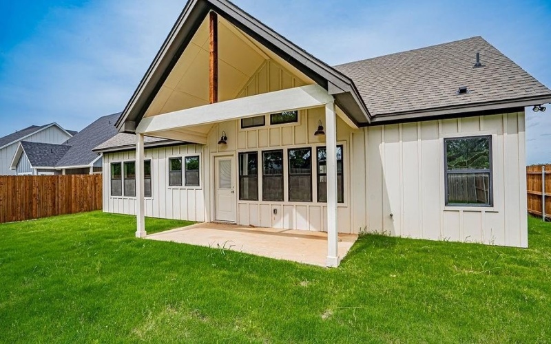 2112 Salina Circle, Granbury, TX 76048, 3 Bedrooms Bedrooms, ,2 BathroomsBathrooms,Residential,For Sale,2112 Salina Circle,20935955
