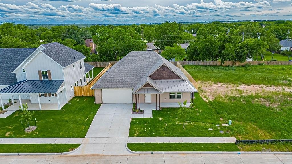 2208 Salina Circle, Granbury, TX 76048, 3 Bedrooms Bedrooms, ,2 BathroomsBathrooms,Residential,For Sale,2208 Salina Circle,20936023