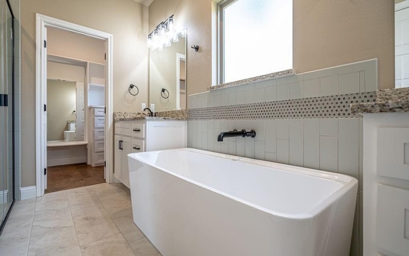 2208 Salina Circle, Granbury, TX 76048, 3 Bedrooms Bedrooms, ,2 BathroomsBathrooms,Residential,For Sale,2208 Salina Circle,20936023