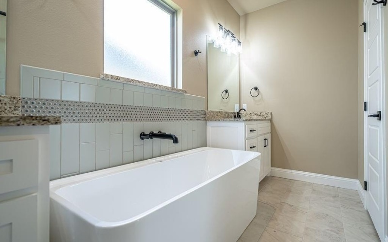 2208 Salina Circle, Granbury, TX 76048, 3 Bedrooms Bedrooms, ,2 BathroomsBathrooms,Residential,For Sale,2208 Salina Circle,20936023