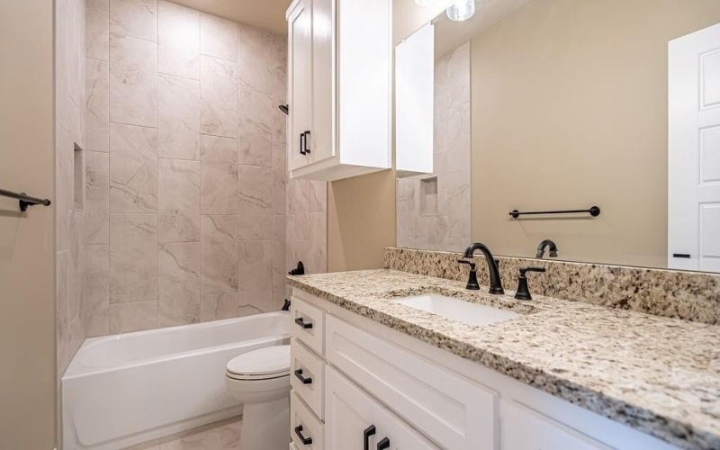 2208 Salina Circle, Granbury, TX 76048, 3 Bedrooms Bedrooms, ,2 BathroomsBathrooms,Residential,For Sale,2208 Salina Circle,20936023
