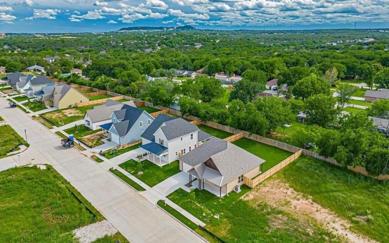 2208 Salina Circle, Granbury, TX 76048, 3 Bedrooms Bedrooms, ,2 BathroomsBathrooms,Residential,For Sale,2208 Salina Circle,20936023