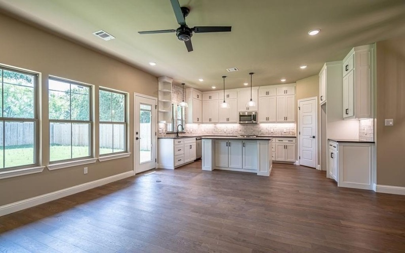 2208 Salina Circle, Granbury, TX 76048, 3 Bedrooms Bedrooms, ,2 BathroomsBathrooms,Residential,For Sale,2208 Salina Circle,20936023